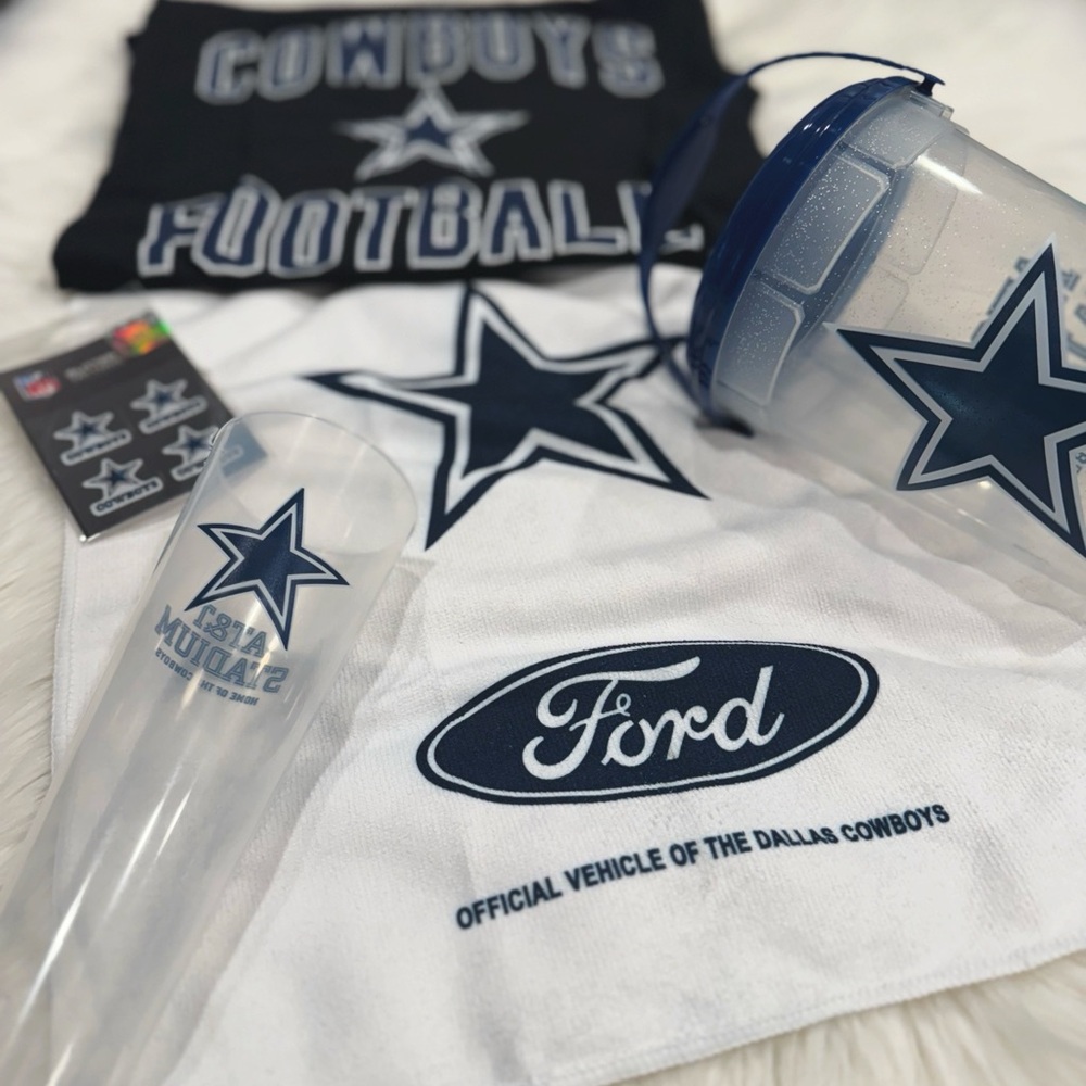 Dallas Cowboys Football Stadium Bundle Set - Include small shirt - Fan Favorite!